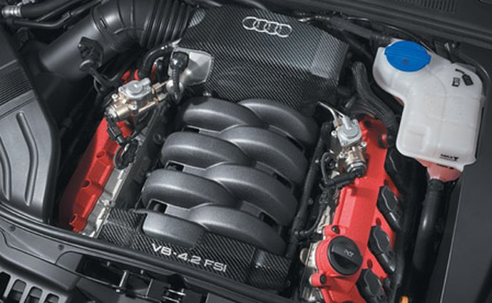 Audi A6 a A8: Inovovaný osmiválec
