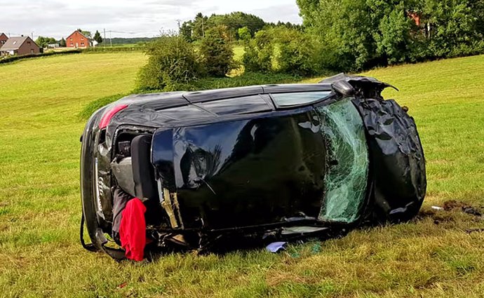 Jak tohle mohl někdo přežit? Drsná havárie Audi RS3 v rychlosti 200 km/h