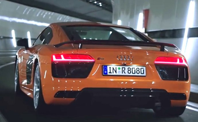 Video: Nedívejte se! Zakázaná reklama na Audi R8