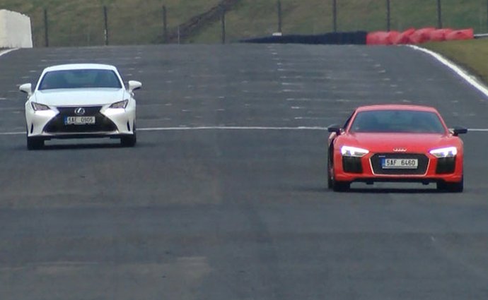 Video: Audi R8 V10 plus při sprintu. Ta rychlost je šílená!
