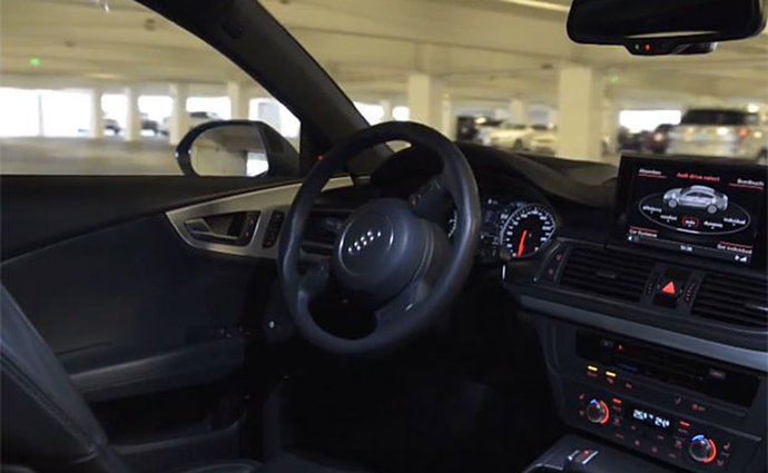 Video: Audi, které samo zajede na parkoviště a zaparkuje