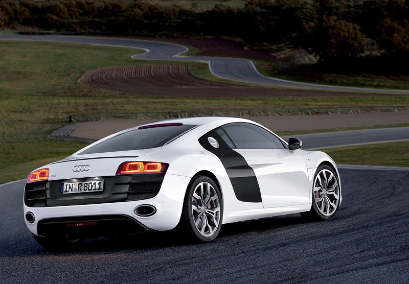 R8 V10