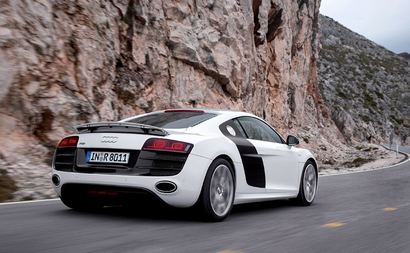 R8 V10