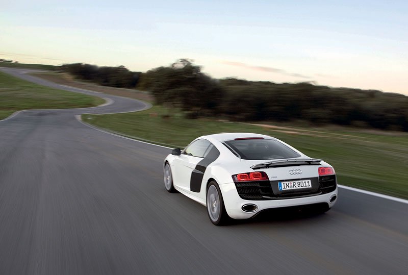 R8 V10