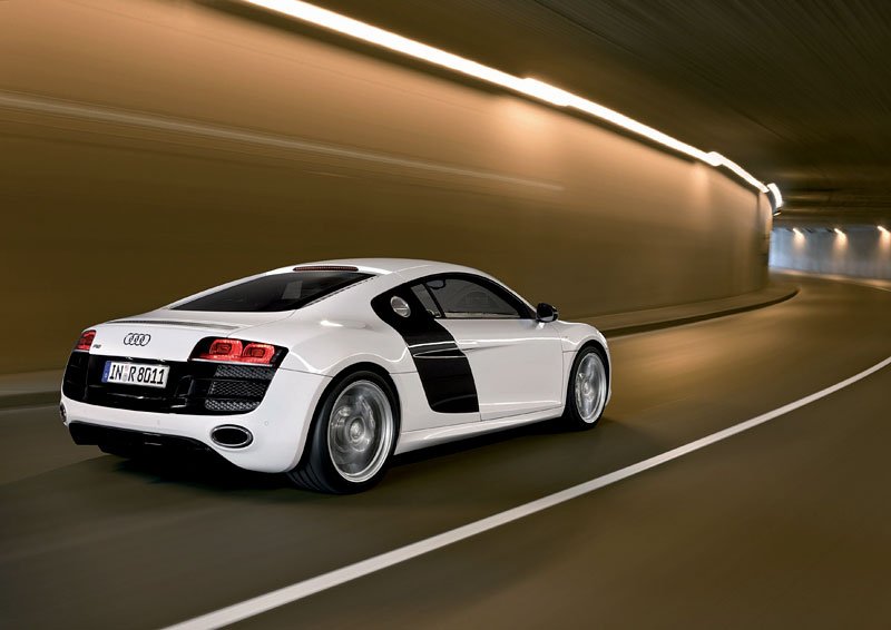 R8 V10