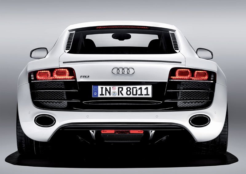 R8 V10