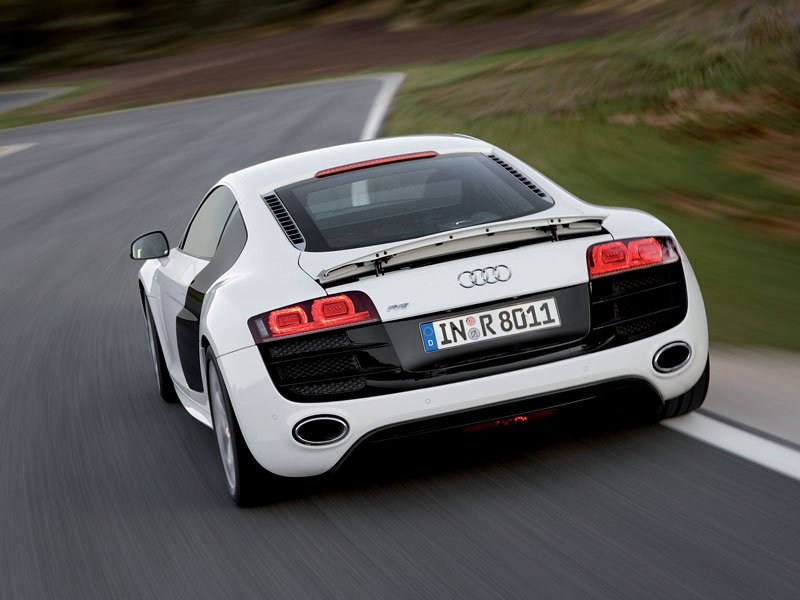 R8 V10