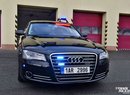 Policie na D11 nasadila do boje se zloději aut silnou Audi A8