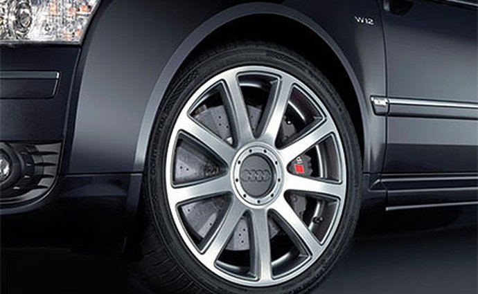 Audi A8 dostane keramické brzdy