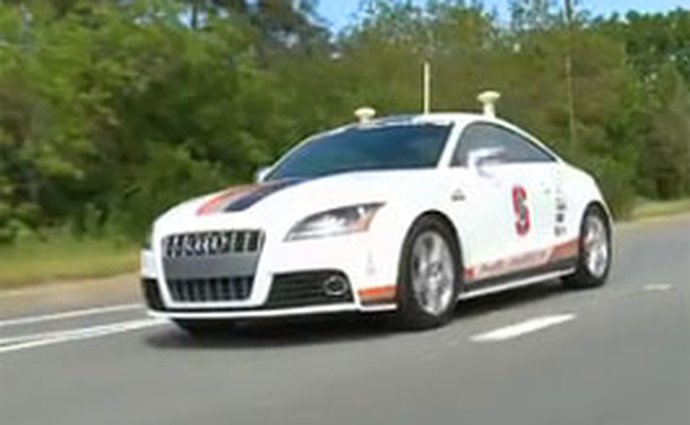 Video: Audi TTS Pikes Peak – Kupé schopné jízdy bez řidiče