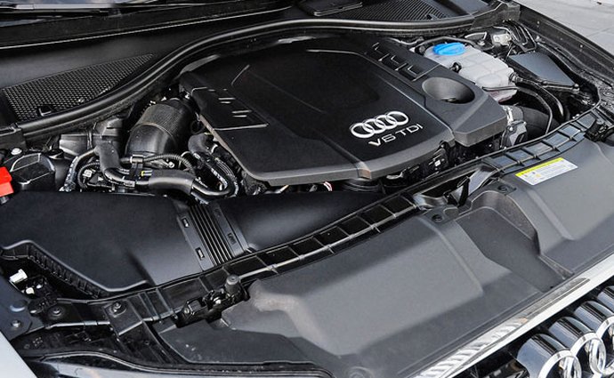 Audi objevila "chyby" v softwaru. A přestala vyrábět A6 a A7...