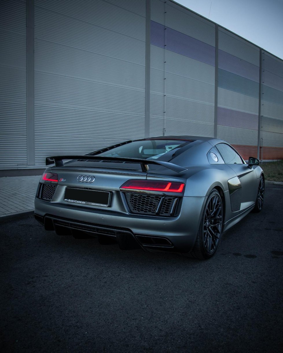 Ukradená Audi R8 V10 firma nalezla odstavené v Plzni