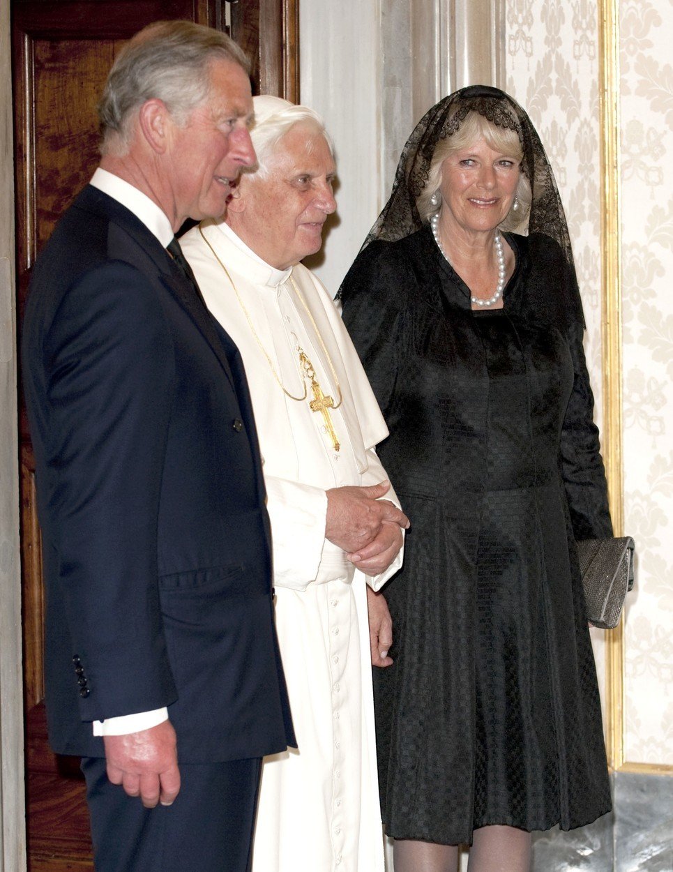 Camilla, vévodkyně z Cornwallu, s princem Charlesem ve Vatikánu v roce 2009.