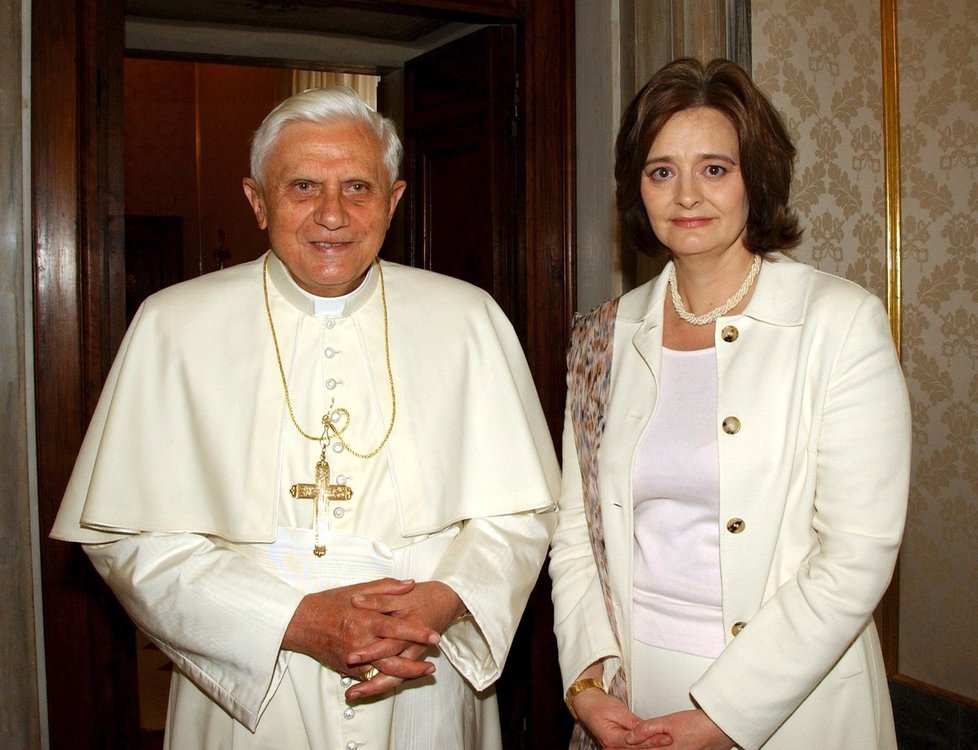 Manželka bývalého britského premiéra Cherie Blair s papežem Benediktem XVI. v roce 2006.