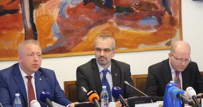Konference k Auditu národní bezpečnosti se zúčastnili premiér Sobotka i ministr vnitra Chovanec.