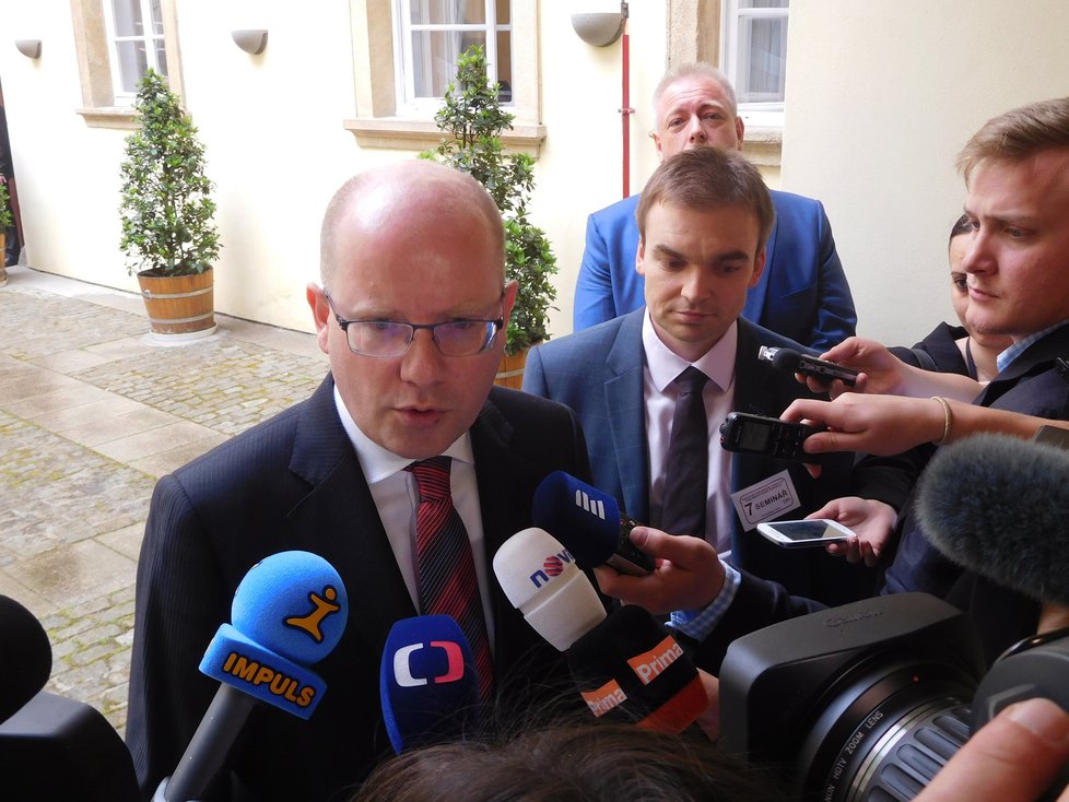 Konference k Auditu národní bezpečnosti se zúčastnili premiér Sobotka i ministr vnitra Chovanec.