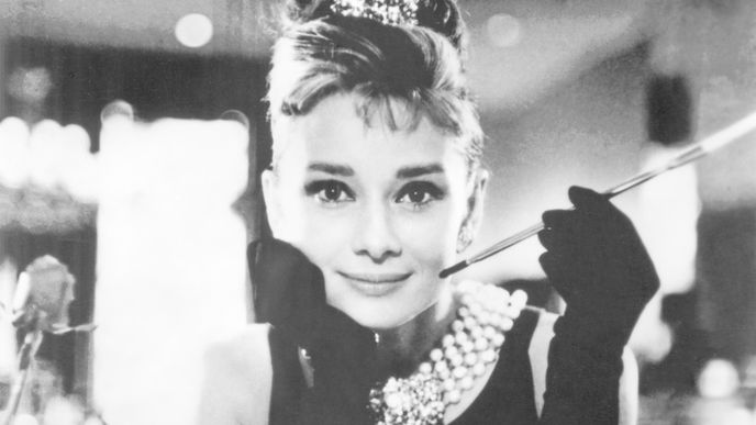 Herečka Audrey Hepburn byla ve Snídani u Tiffanyho nepřekonatelná 