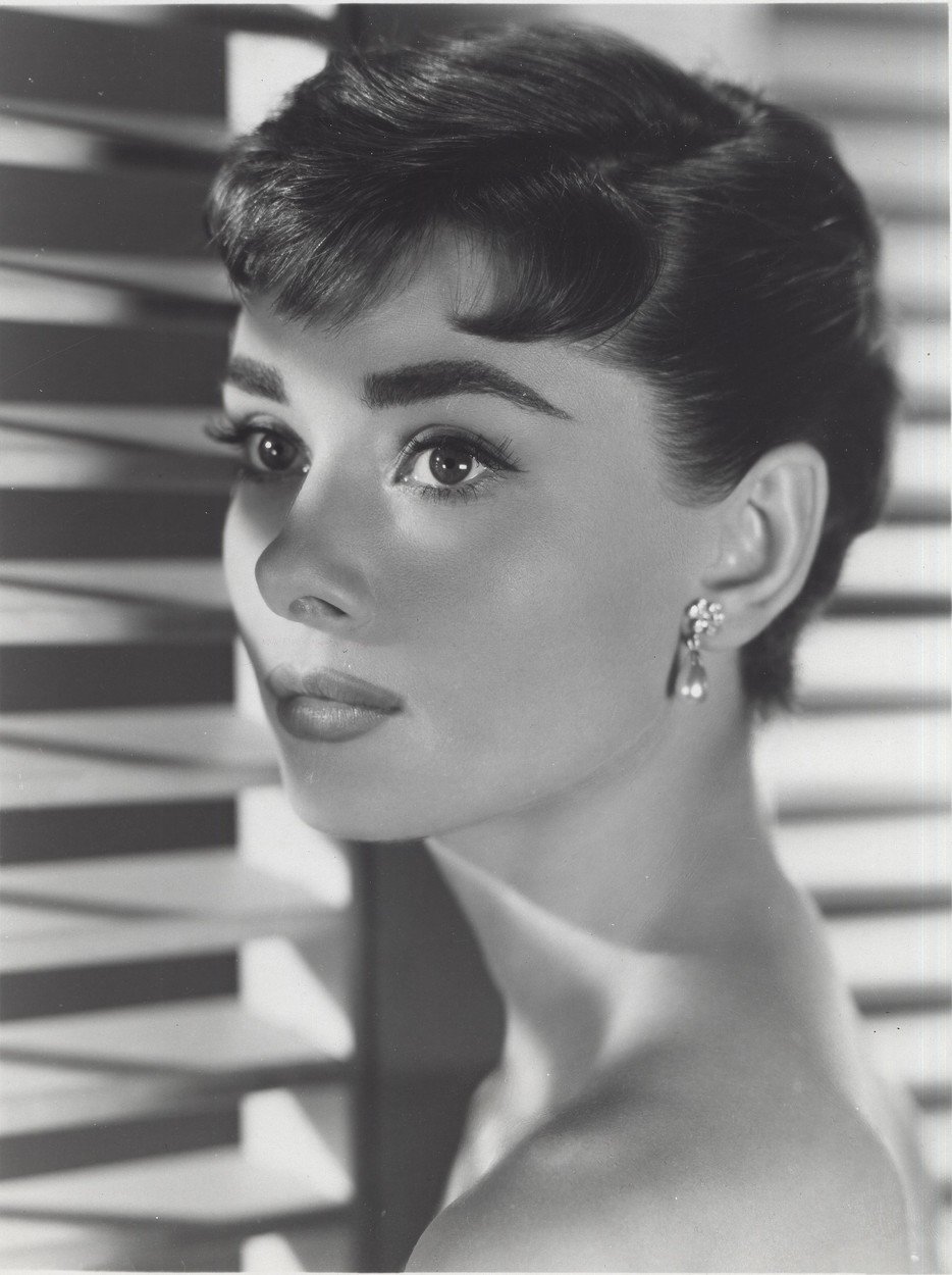 Kennedy získal i přízeň krásné Audrey Hepburn.