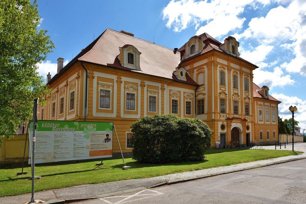 Vládou navržené zdanění plynu určeného pro topení v domácích kotelnách může vedle bytových domů dopadnout i na domovy pro seniory, dětské domovy nebo například kláštery.