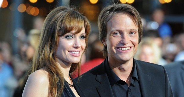 Angelina Jolie a August Diehl si ve filmu Salt zahráli manžele.