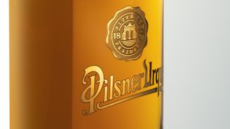 Aukce pivních lahví Pilsner Urquell na pomoc hendikepovaným se blíží, přispějte i vy