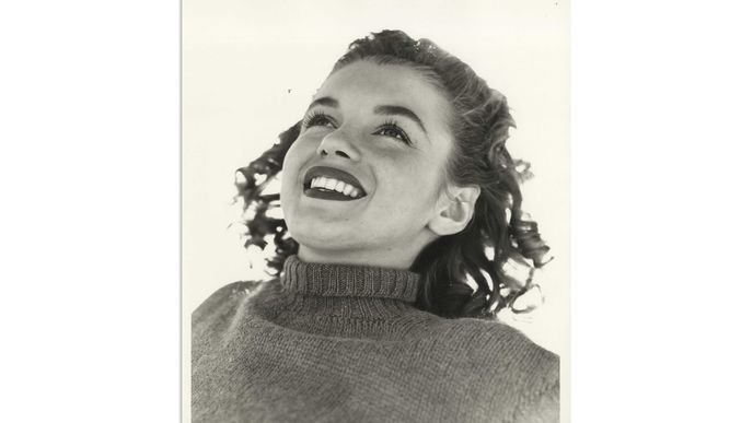 Unikátní polaroidy Marilyn Monroe čeká aukce. Herečku nafotil maďarský fotograf Andre de Dienes  v letech 1945-53. Kolekci tvoří devět snímků herečky Marilyn Monroe. 