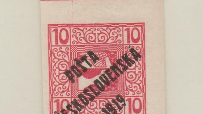 Další zajímavou položkou nedělní aukce se stala speciální varianta rakouského červeného merkura z roku 1908 s přetiskem Pošta Československá 1919.