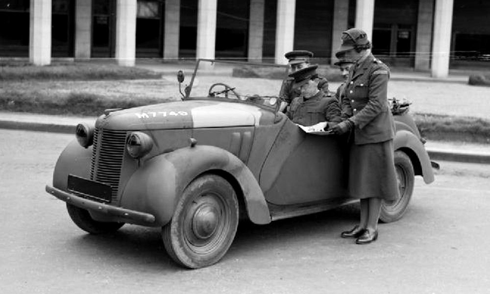 Austin 8AP Tourer ve službách britské armády v roce 1940 ve Francii.