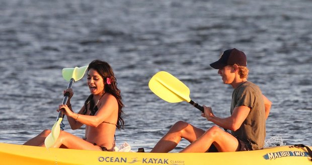 Vanessa a Austin si užívají Havaje, jak to jen jde. Vyrazili spolu i na loďku
