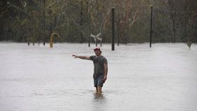 Australané počítají škody, které napáchal cyklon Debbie.
