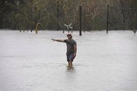 Australané přečkali cyklon Debbie. Po lijácích se ale děsí záplav