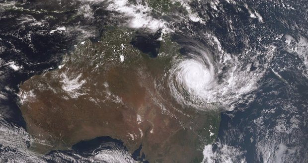 Severovýchod Austrálie zasáhl cyklon Debbie.