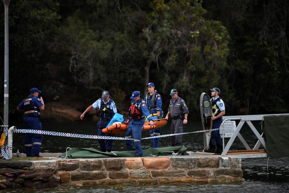 Australská policie zahájila práce na vyzvednutí vraku letadla