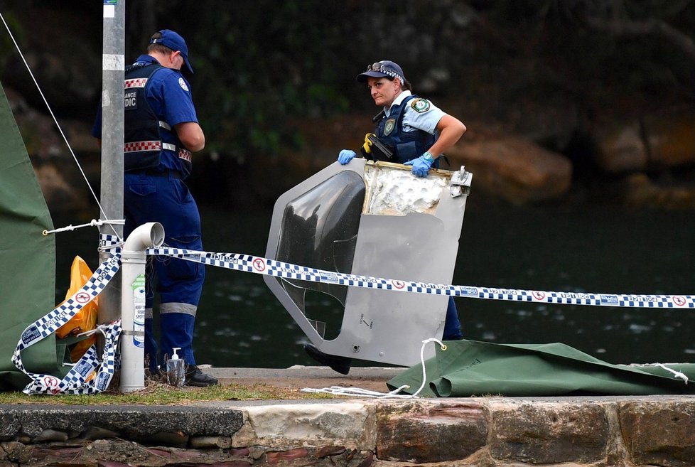 Australská policie zahájila práce na vyzvednutí vraku letadla.