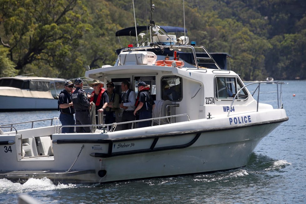 Australská policie zahájila práce na vyzvednutí vraku letadla.