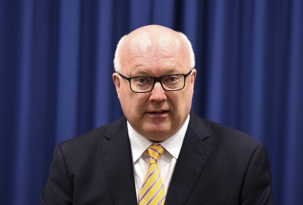 Australský generální prokurátor George Brandis promluvil o případu, kdy se pětice mužů snažila vydat z Austrálie po moři na pomoc ISIS.