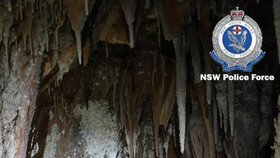 Vandalové v Austrálii vnikli do dva miliony let staré jeskyně, kde poničili starověké krápníky.