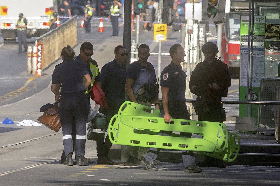 V australském Melbourne bylo pobodáno několik lidí. Podle zdravotníků jsou zraněny tři osoby, jedna je v kritickém stavu. Svědci slyšeli exploze. (ilustrační foto)