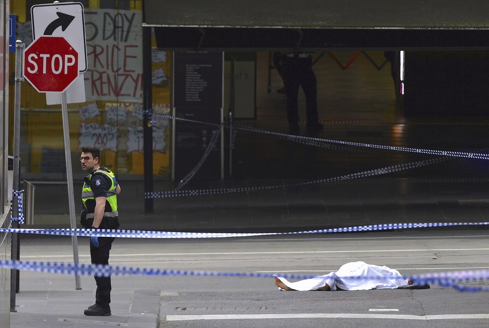 Při útoku v Melbourne zahynul člověk. 3 lidé jsou zraněni