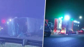 Při nehodě autobusu v Austrálii zahynulo nejméně deset lidí.