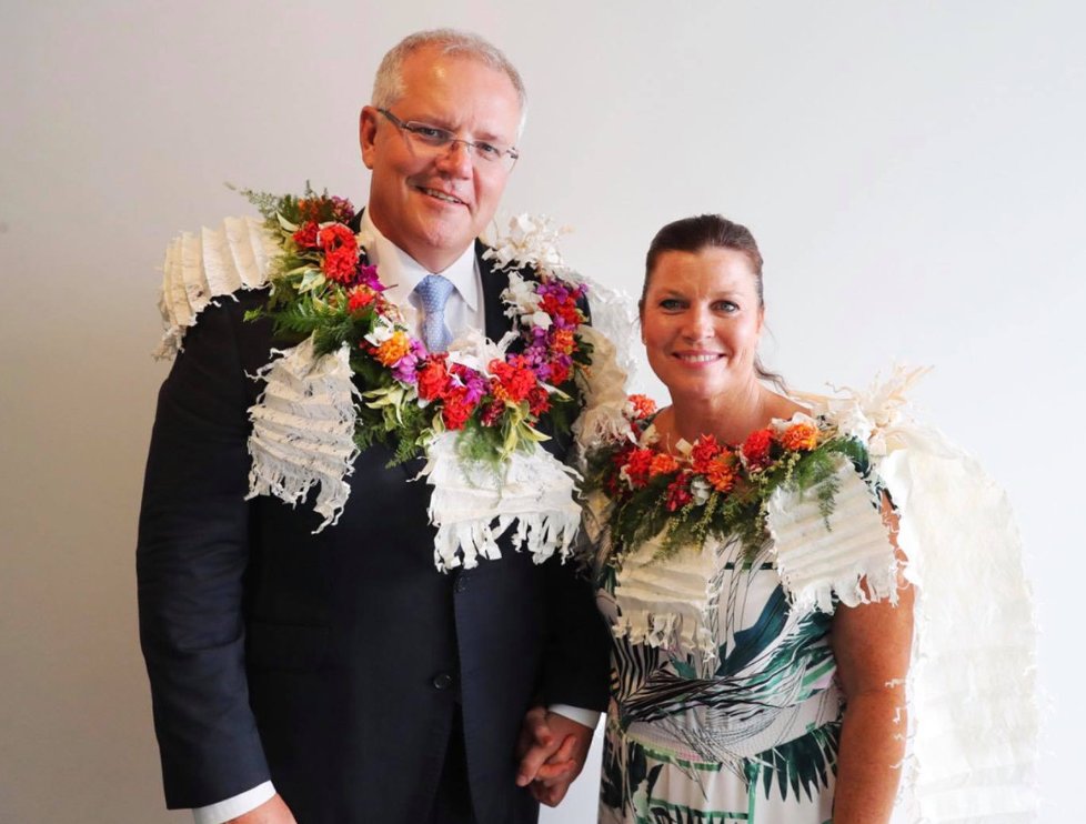 Premiér Scott Morrison s manželkou Jenny. Snímek pochází z jejich předešlé cesty na Havaj.