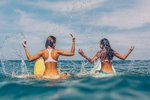 Dívky na australské pláži v resortu Surfers Paradise (ilustrační foto)