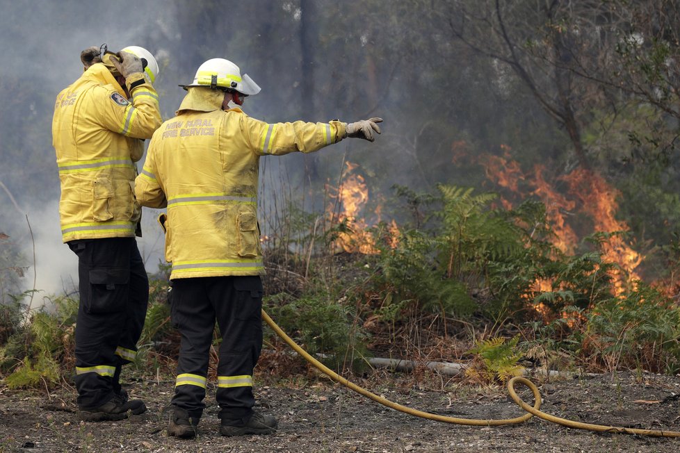 V Austrálii dál zuří požáry, plameny dorazily na hranici Sydney, velkoměsto halí hustý dým, (10.12.2019).