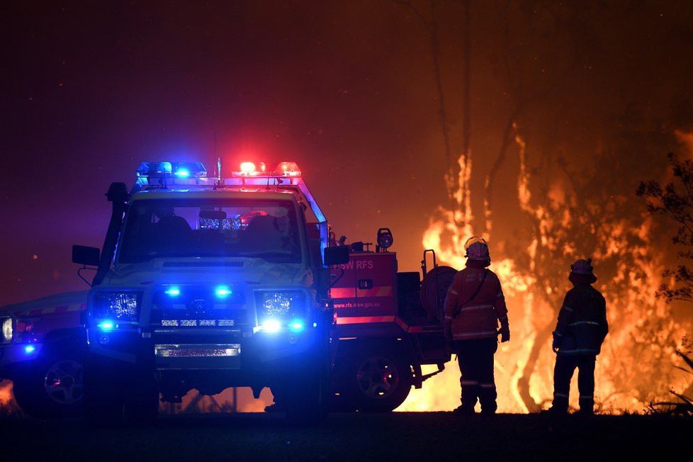 V Austrálii dál zuří požáry, plameny dorazily na hranici Sydney, velkoměsto halí hustý dým, (10. 12. 2019).