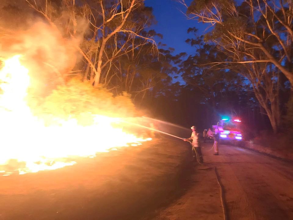 V Austrálii dál zuří požáry, plameny dorazily na hranici Sydney, velkoměsto halí hustý dým, (10.12.2019).