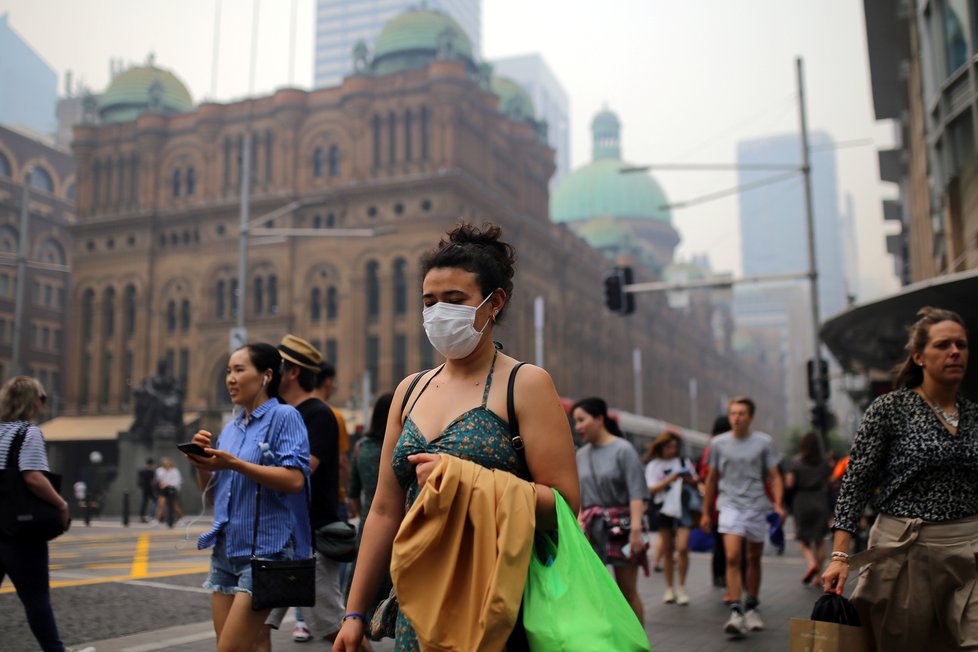 V Austrálii dál zuří požáry, plameny dorazily na hranici Sydney, velkoměsto halí hustý dým, (10.12.2019).