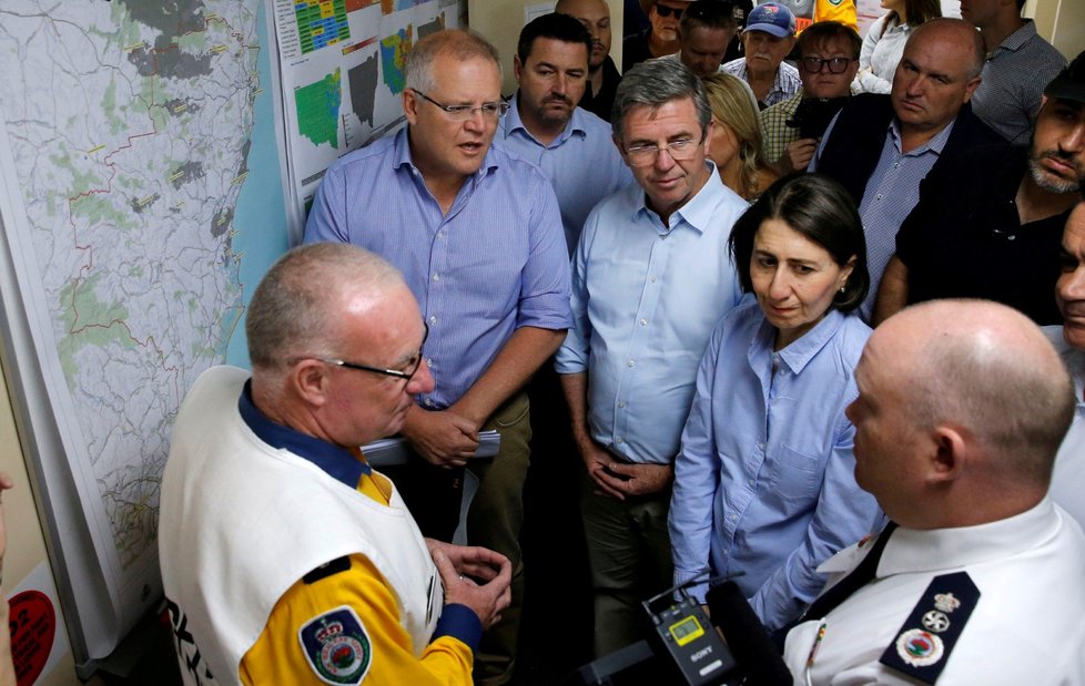 Úřady v australských státech Queensland a Nový Jižní Wales  vyhlásily kvůli lesním požárům stav ohrožení a nařídily evakuace.