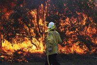 Austrálie v plamenech: Ničivý požár založil výrostek (12), hašení potrvá týdny