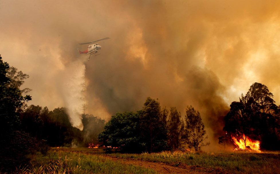 Lesní požáry v Austrálii si vyžádaly první oběti.