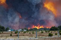 Australští hasiči vypalovali les: Řízený požár se změnil v pohromu